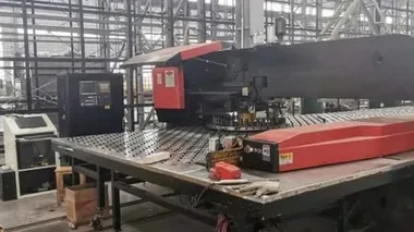 Punzonadora de torreta CNC